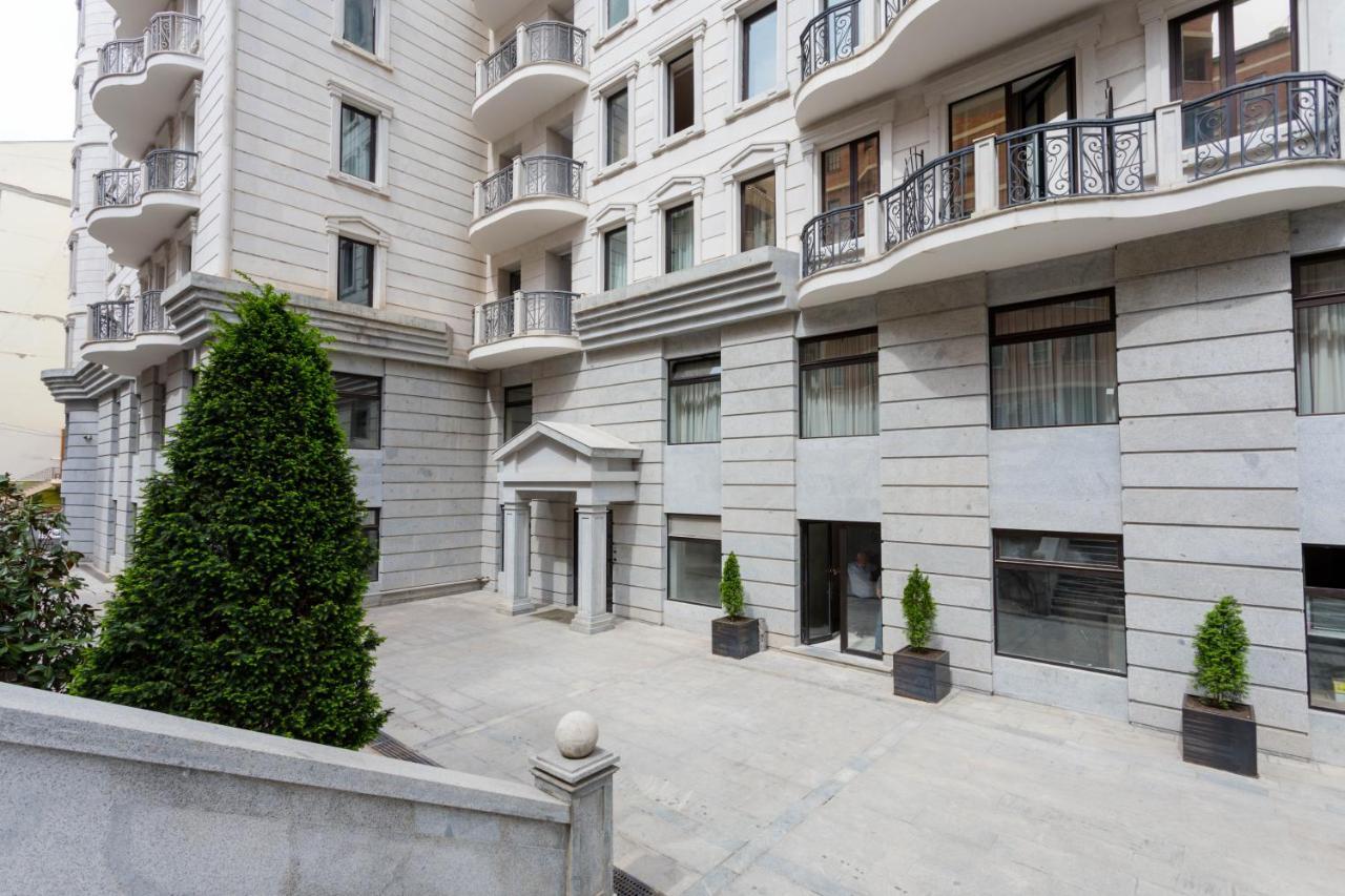 Central Cozy 3Bd-2Bath Apartment Tbilisi ภายนอก รูปภาพ