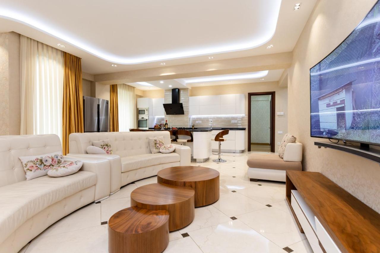 Central Cozy 3Bd-2Bath Apartment Tbilisi ภายนอก รูปภาพ