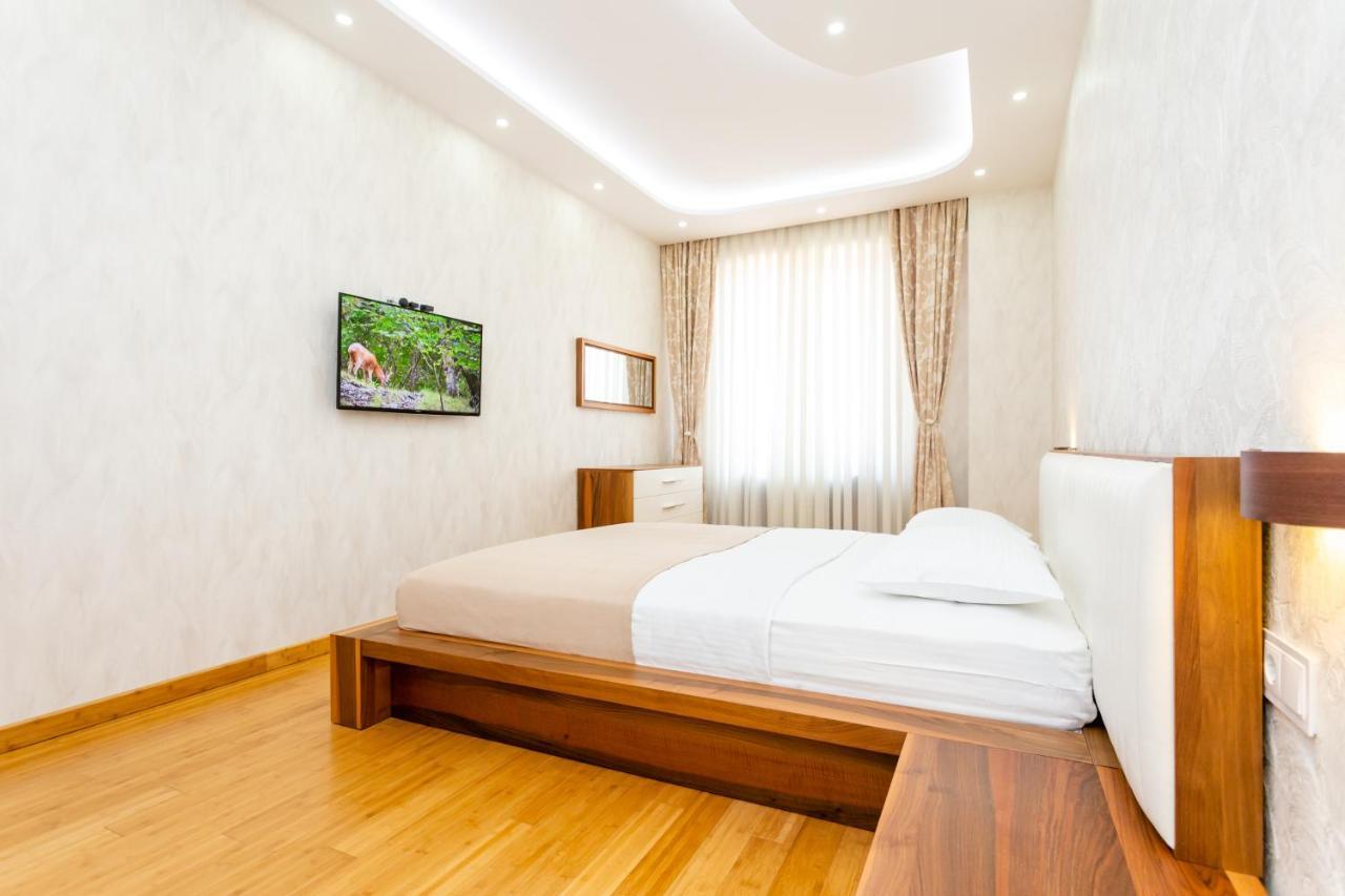 Central Cozy 3Bd-2Bath Apartment Tbilisi ภายนอก รูปภาพ
