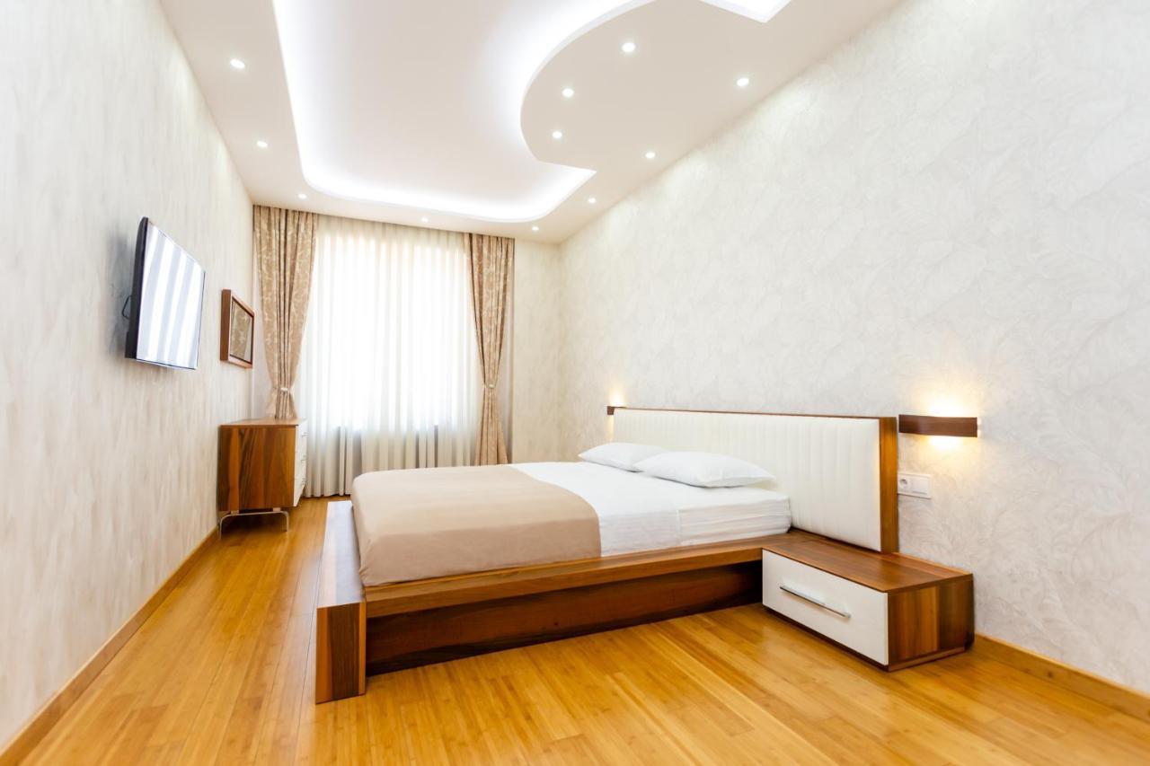 Central Cozy 3Bd-2Bath Apartment Tbilisi ภายนอก รูปภาพ