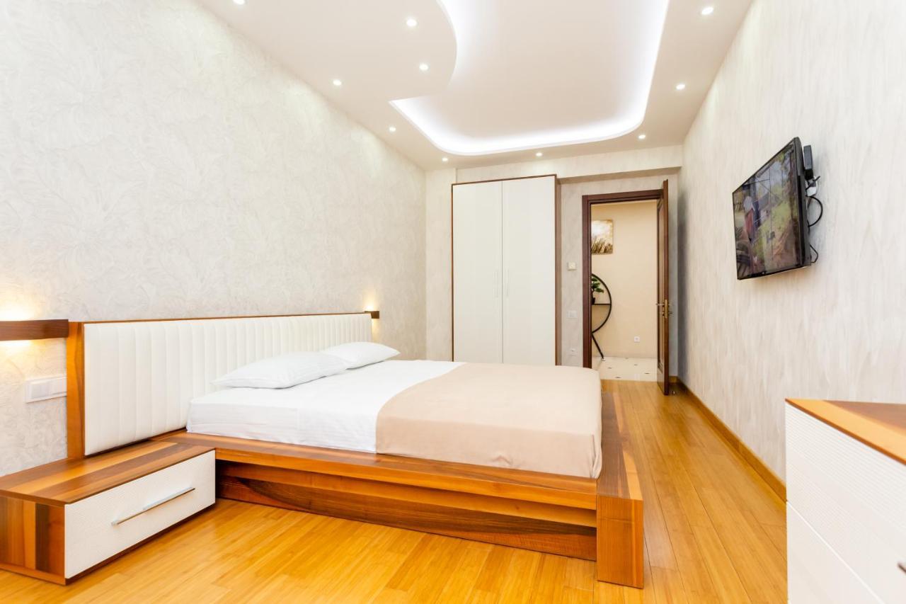 Central Cozy 3Bd-2Bath Apartment Tbilisi ภายนอก รูปภาพ